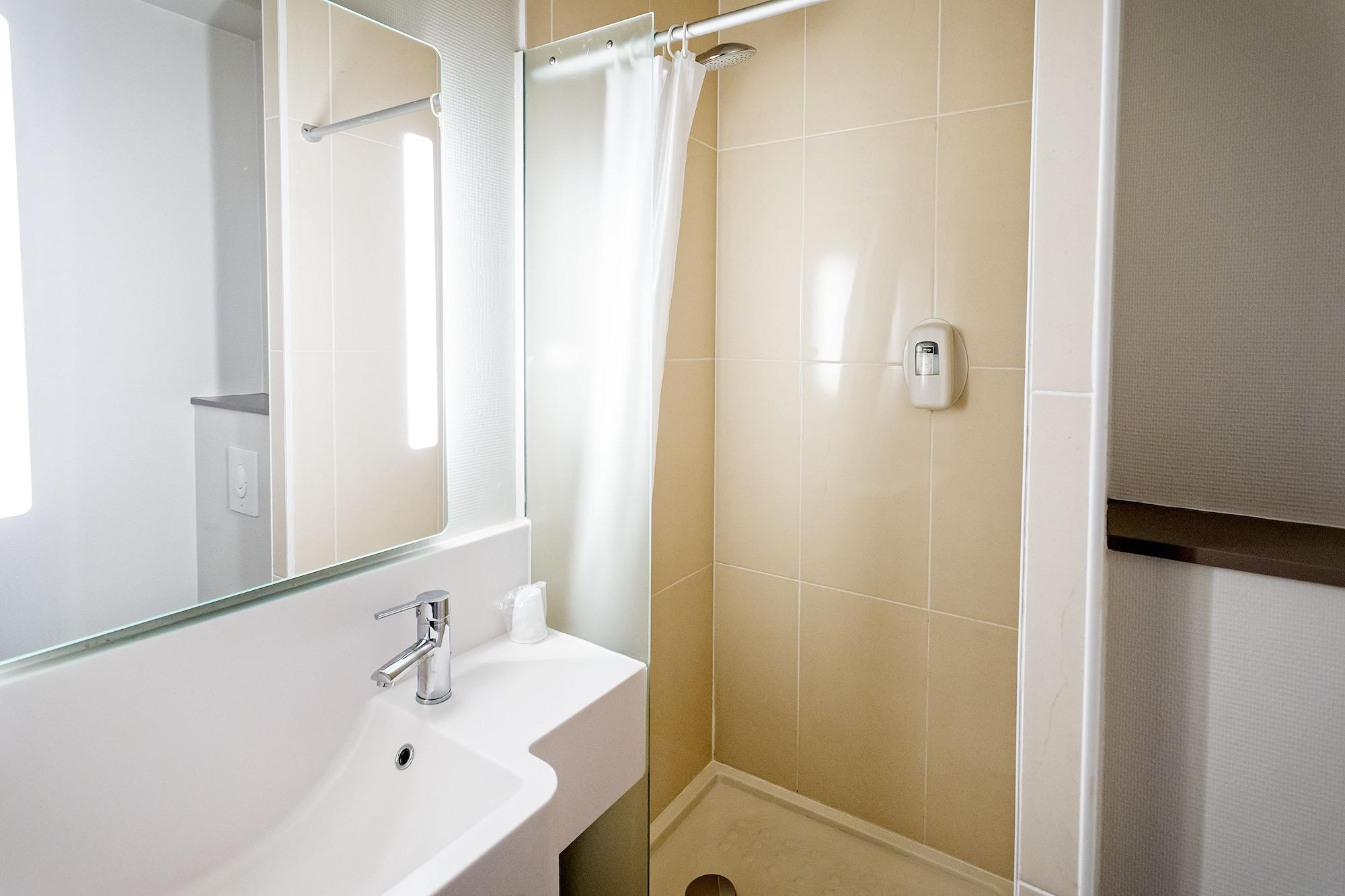 B&B Hotel Nantes Parc Expos La Chapelle ภายนอก รูปภาพ
