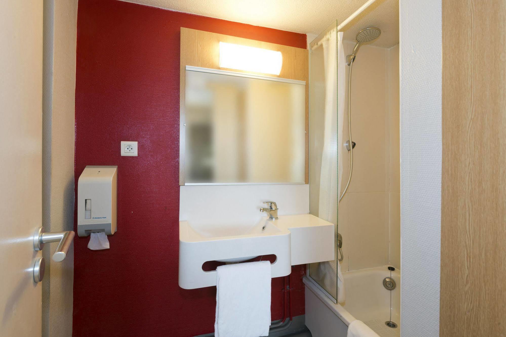 B&B Hotel Nantes Parc Expos La Chapelle ภายนอก รูปภาพ